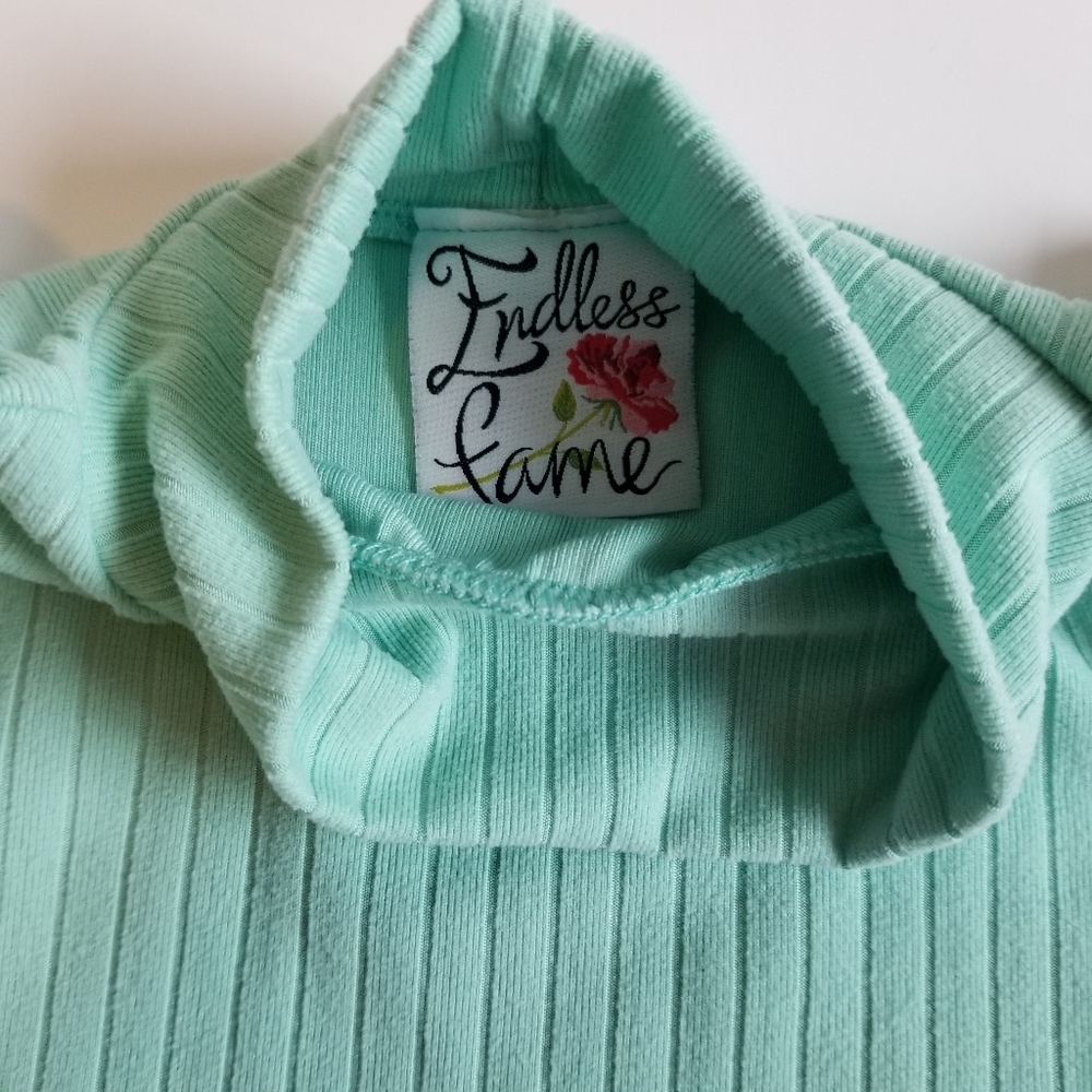 🌟🌟🌟3 for $25 Endless Fame Sleeveles Blou - Picture 2 of 3